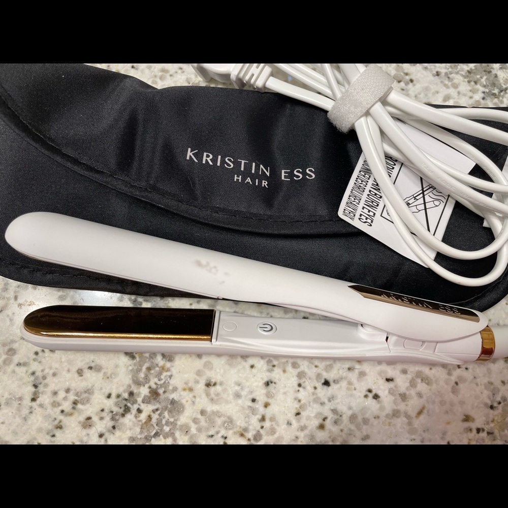 Travel size straightener